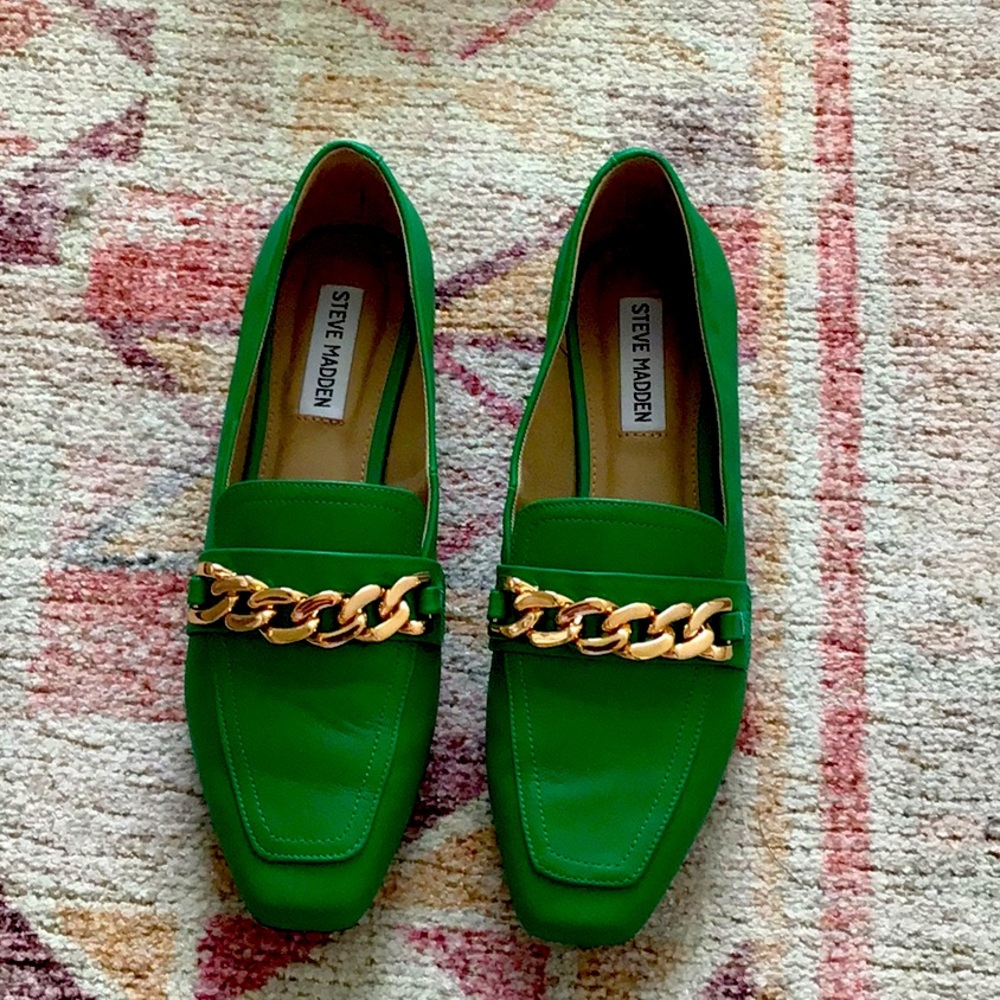 Steve Madden Rilynn Chain Loafer in Green Leather
